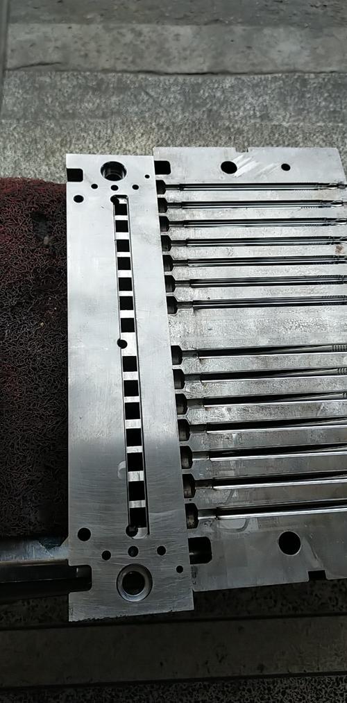温州鸿通模具